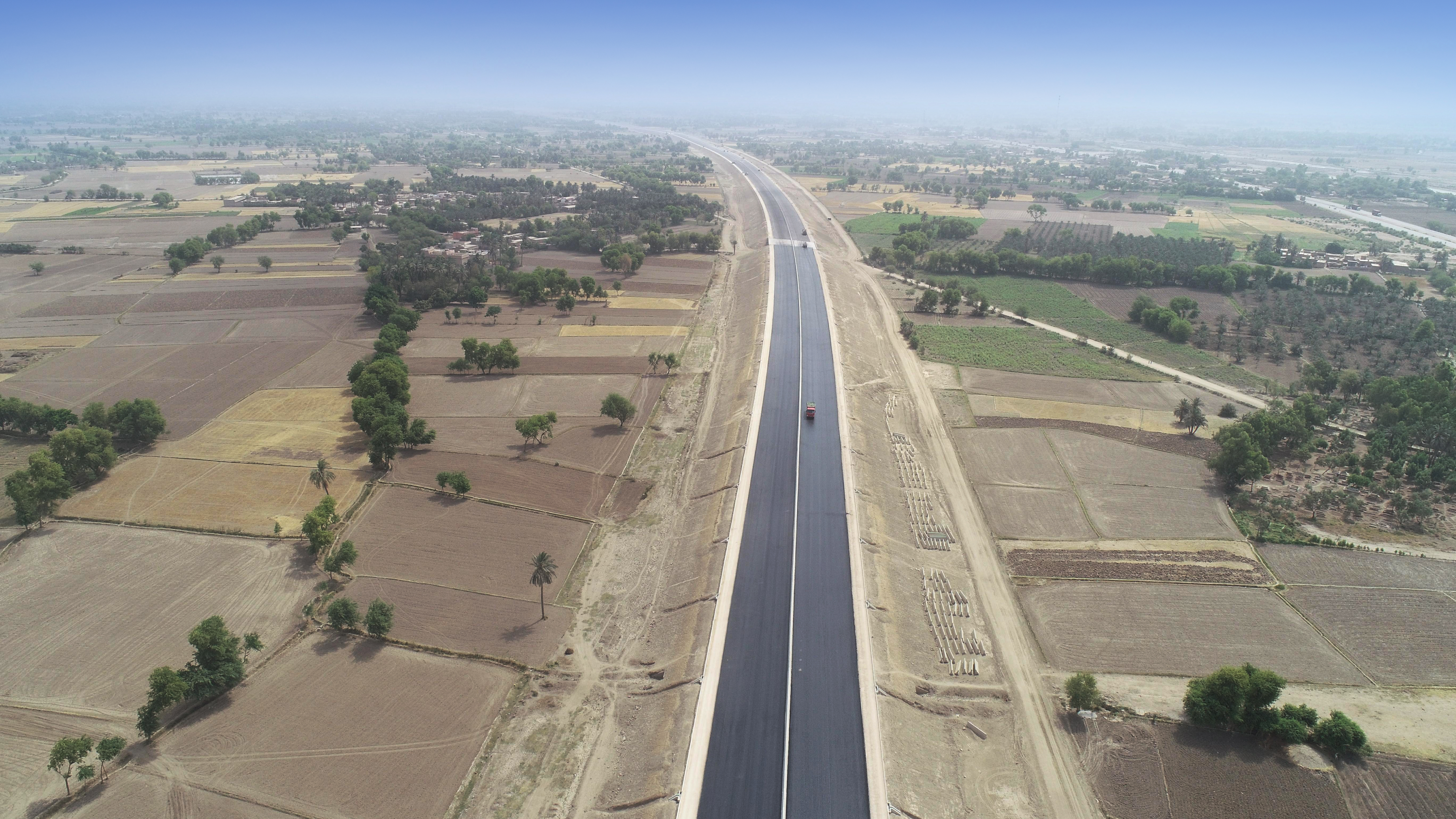 巴基斯坦白沙瓦-卡拉奇高速公路項目.jpg